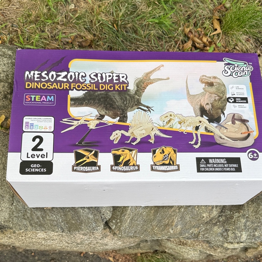 Mesozoic Super Dinosaur Fossil Dig Kit
